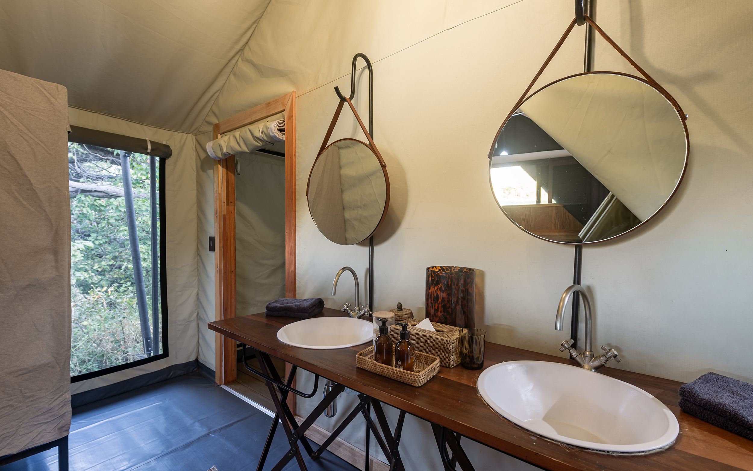 Machaba Safaris Machaba Camp Rooms Double Vanity Amenities