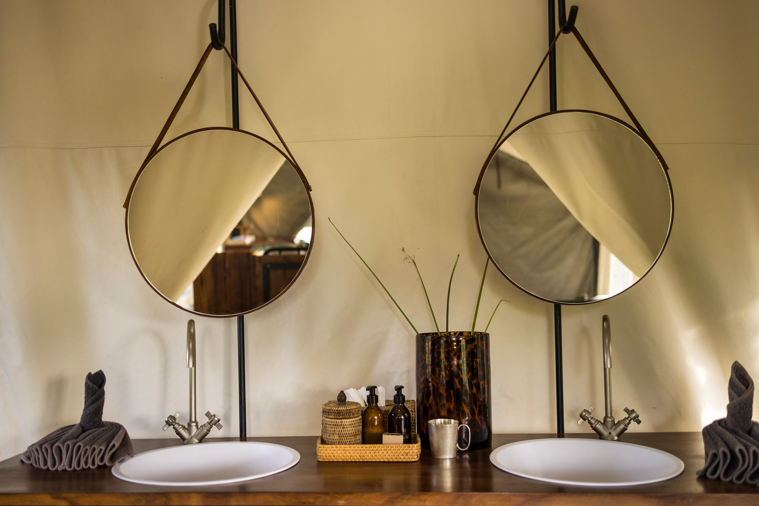 Machaba Safaris Web Botswana Machaba Camp Rooms Vanity Machaba Safaris Web Botswana Machaba Camp Rooms Vanity