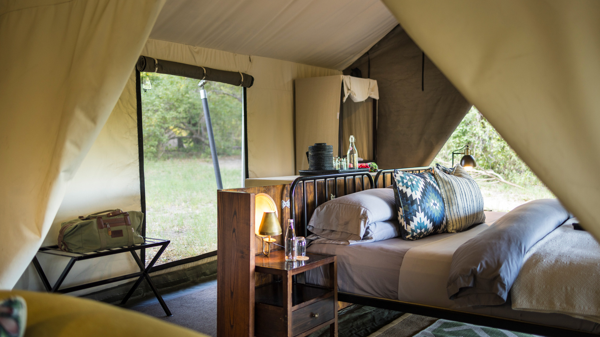 Machaba Safaris Web Botswana Machaba Camp Rooms Interior Banner