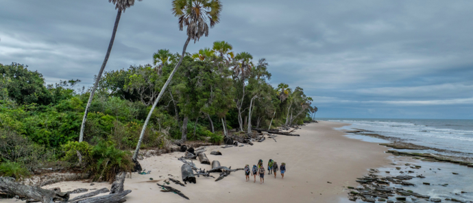 SETTE CAMAS COASTLINE WALKING SHOT