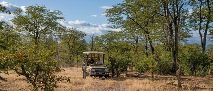 Zimbabwe Mana Pools Mana River Camp Safari Vehicle Zimbabwe Mana Pools Mana River Camp Safari Vehicle